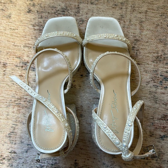 Betsey Johnson Denni White Pearl Platform Ankle Strap High Heels - Picture 4 of 7